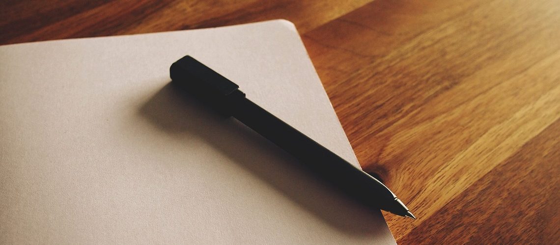 Gründe für einen Jobwechsel: Notizblock mit Stift